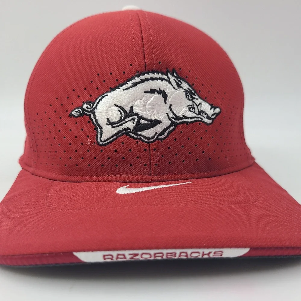 Arkansas Razorbacks Hat Fitted One‎ Size Nike Red White NCAA Classic99 Dri-Fit